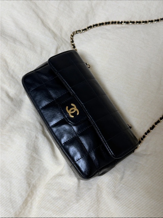 CHANEL Handbags - Chanel Vintage Black Lambskin Chain Shoulder Crossbody Bag